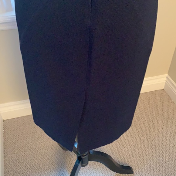 Karen Mullen understated curve hugging sheath - Picture 4 of 4